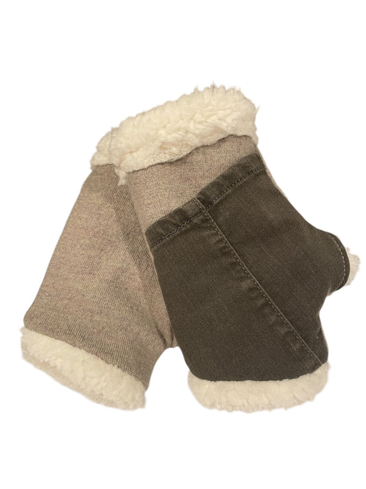 Upcycled Fingerless Mittens – Warmth Meets Sustainability