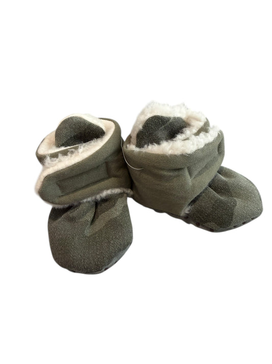 Baby Booties (0–3 Months) – Hook & Loop Closure, Sherpa Fleece Lined, Camo